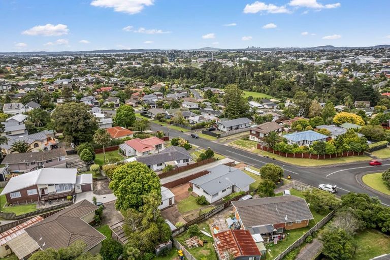 Photo of property in 28 Eyre Street, Henderson, Auckland, 0612