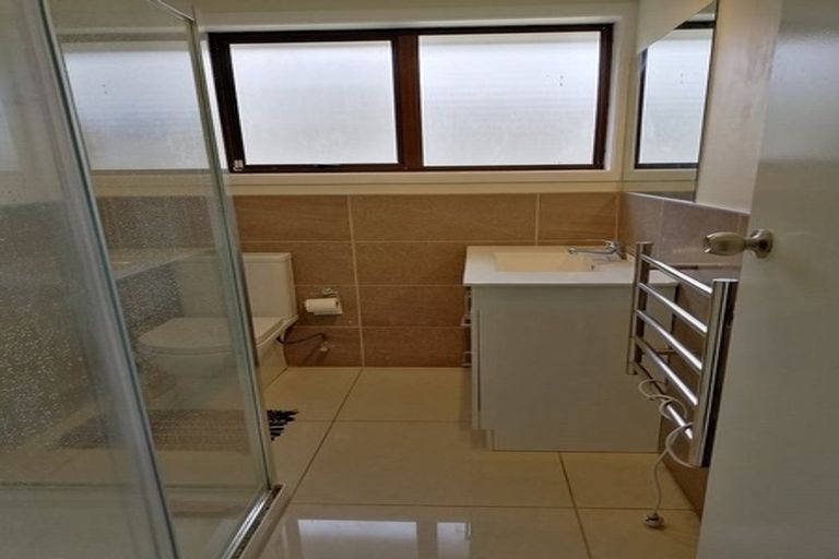 Photo of property in 9 Humphrey Kemp Avenue, Henderson, Auckland, 0612