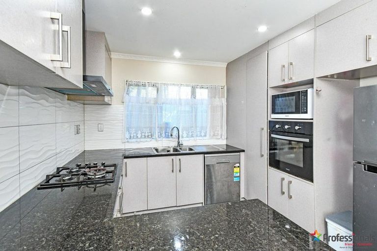 Photo of property in 5d Clendon Place, Manurewa, Auckland, 2102