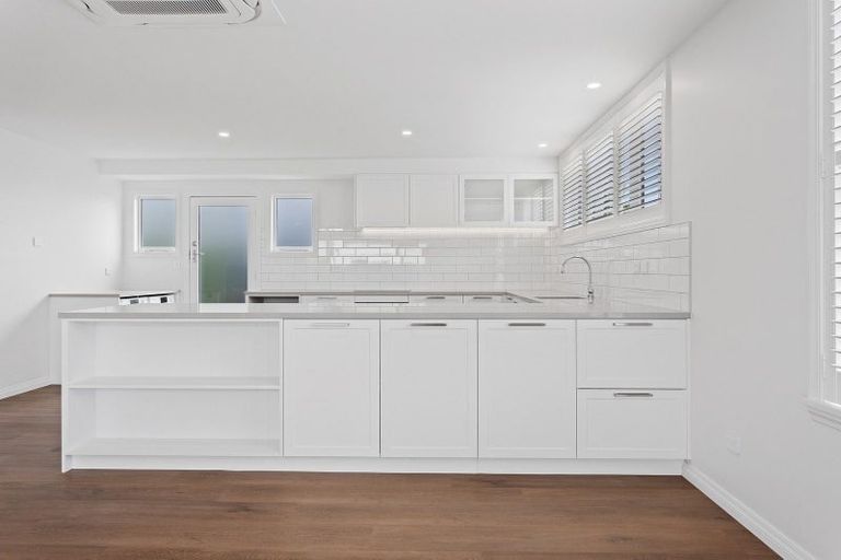 Photo of property in 1/135 Aikmans Road, Merivale, Christchurch, 8014