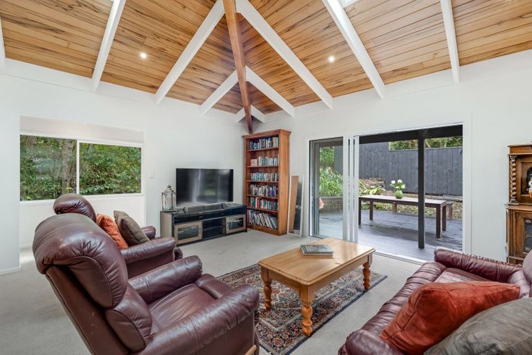 Photo of property in 92a Beach Road, Mellons Bay, Auckland, 2014