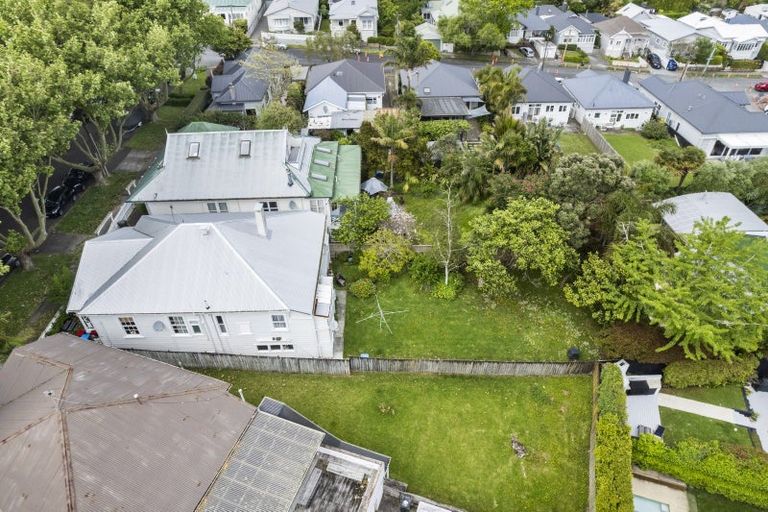 Photo of property in 31 Castle Street, Eltham, 4322