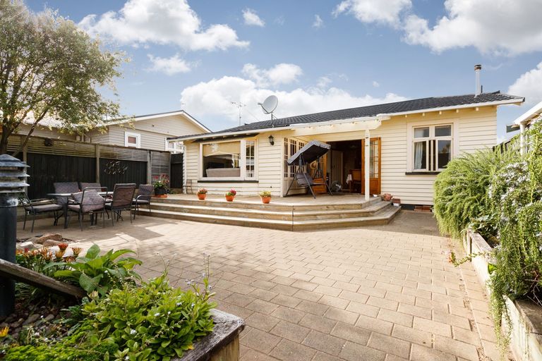 Photo of property in 51 Dahlia Street, Palmerston North, 4410