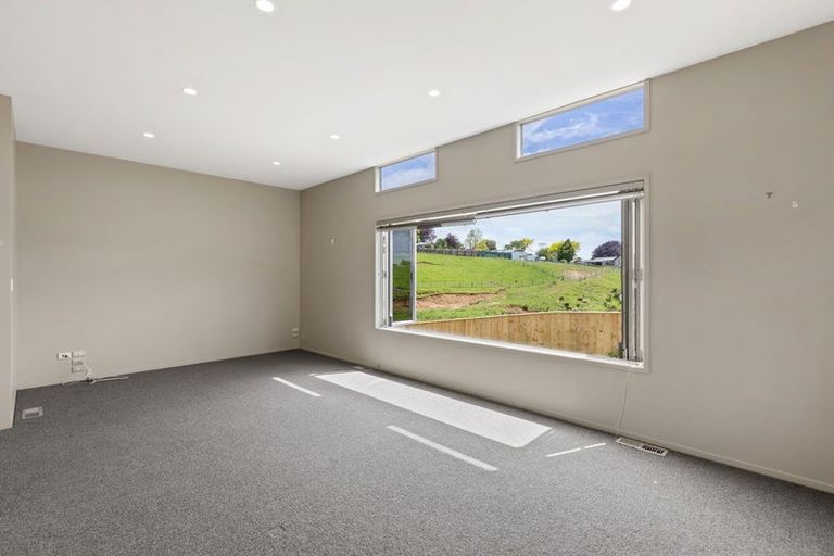 Photo of property in 10e Long Place, Frankleigh Park, New Plymouth, 4310