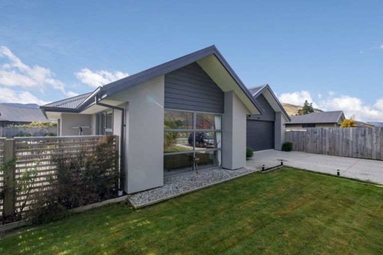 Photo of property in 9 Judge And Jury Drive, Lake Hayes, Queenstown, 9304