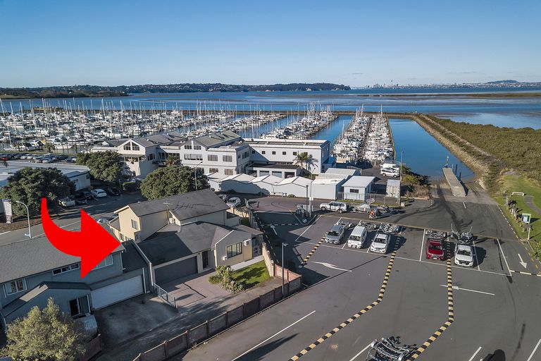 Photo of property in 11k Clearwater Cove, West Harbour, Auckland, 0618