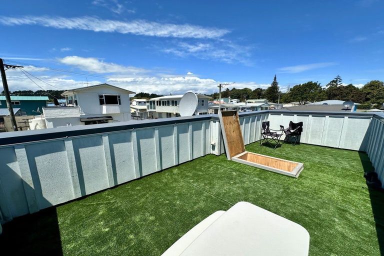 Photo of property in 8 Second Avenue, Urenui, 4377