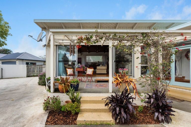 Photo of property in 84 Pahiatua Street, Hokowhitu, Palmerston North, 4410