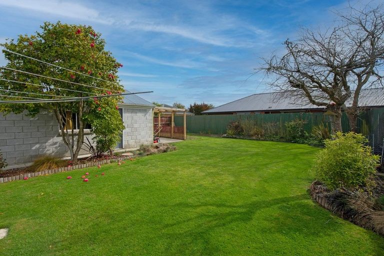 Photo of property in 67 Farquhars Road, Redwood, Christchurch, 8051