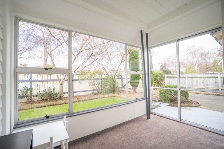 Photo of property in 18 Kingswood Street, Takaro, Palmerston North, 4412