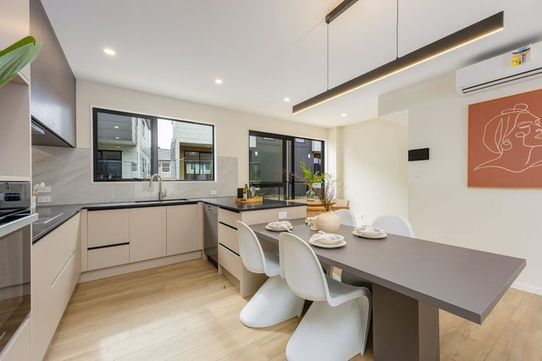 Photo of property in 9c Catalina Crescent, Forrest Hill, Auckland, 0620