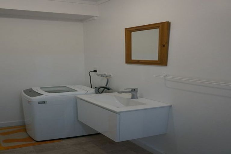 Photo of property in 21 Houghton Bay Road, Houghton Bay, Wellington, 6023