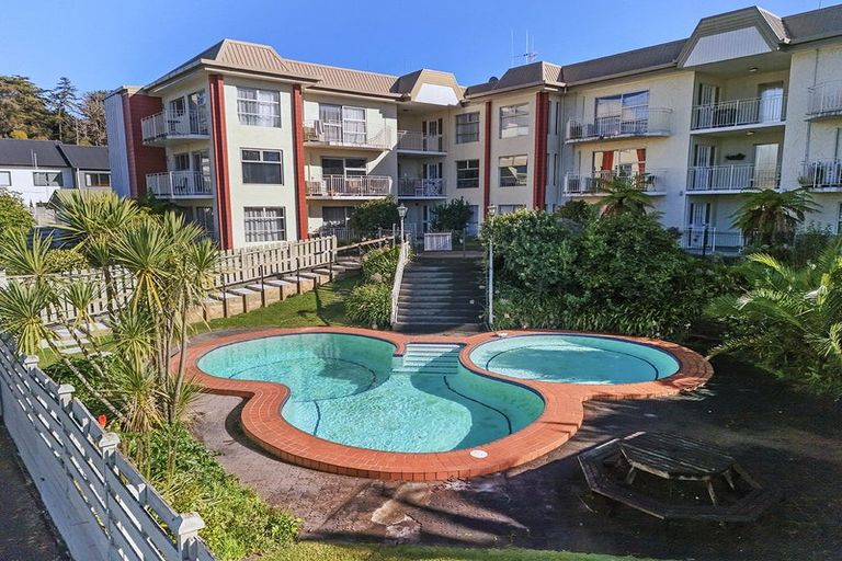 Photo of property in 2/10 Hunter Street, Hamilton Lake, Hamilton, 3204