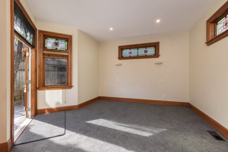 Photo of property in 24 Moir Street, Mount Victoria, Wellington, 6011