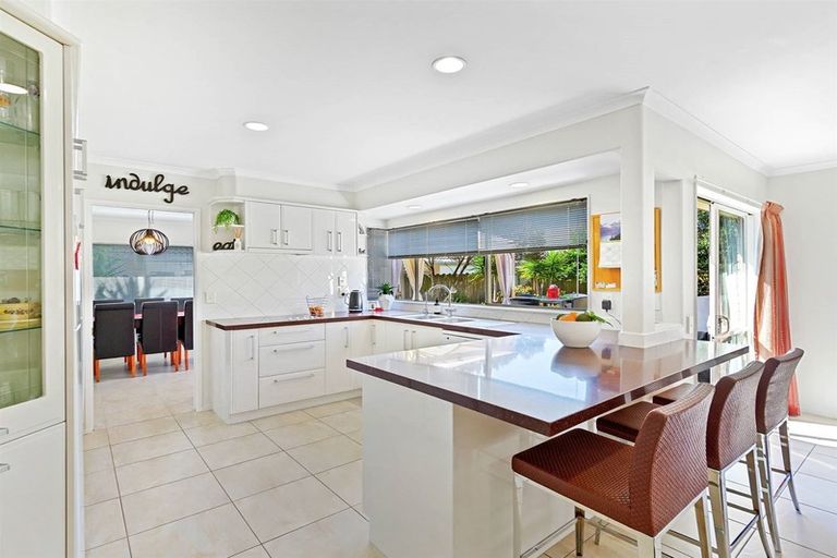 Photo of property in 108 Golfland Drive, Golflands, Auckland, 2013