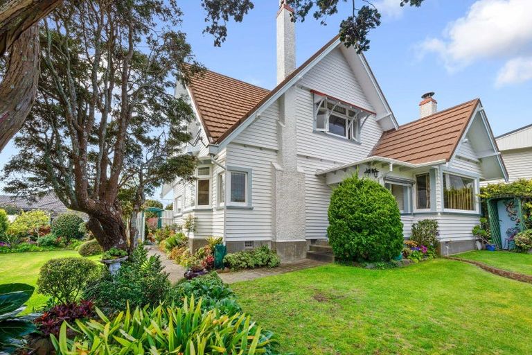 Photo of property in 81 Belt Road, New Plymouth, 4310