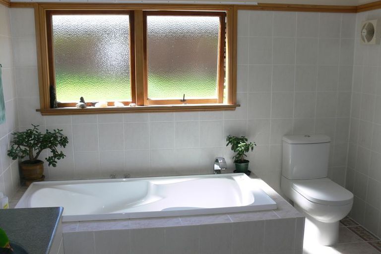 Photo of property in 91 Yorke Road, Haruru, 0204