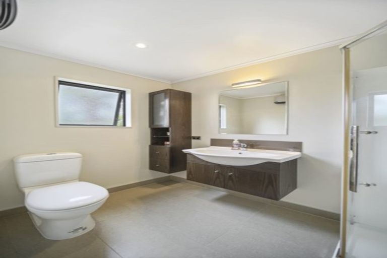 Photo of property in 29 Woodview Rise, Botany Downs, Auckland, 2010