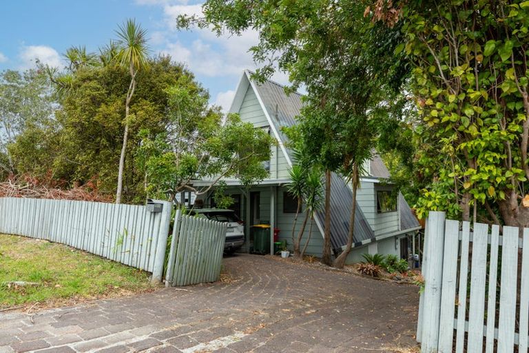 Photo of property in 40 Gledstane Road, Stanmore Bay, Whangaparaoa, 0932