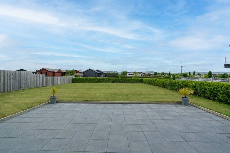 Photo of property in 20 Pukenamu Road, Rainbow Point, Taupo, 3330