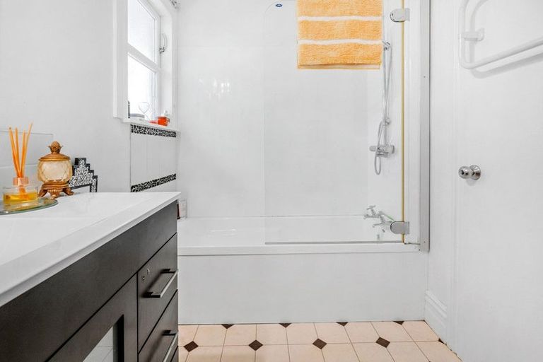 Photo of property in 76 Grays Road, Camborne, Porirua, 5026