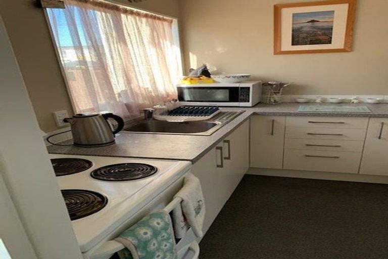 Photo of property in 3/49 Apu Crescent, Lyall Bay, Wellington, 6022