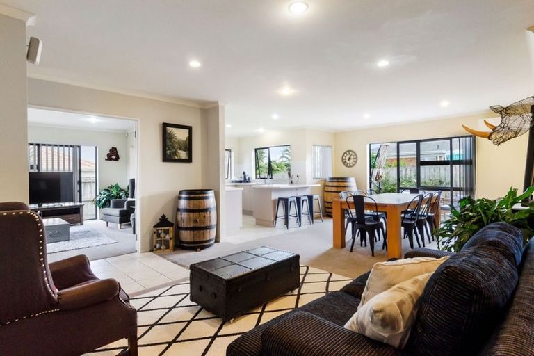 Photo of property in 6 Cathcart Close, Pukekohe, 2120