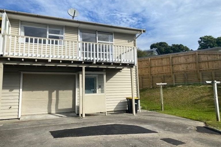Photo of property in 3b Peckham Grove, Tawa, Wellington, 5028