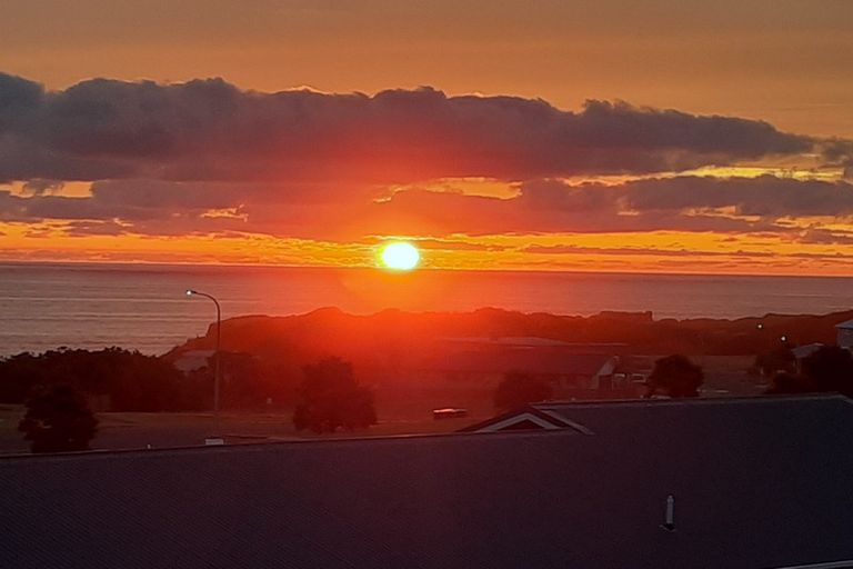 Photo of property in 8 Tua Tua Place, Baylys Beach, Dargaville, 0377