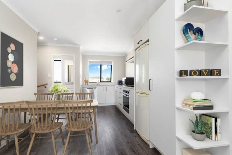 Photo of property in 8 Kawapani Lane, Kumeu, 0810