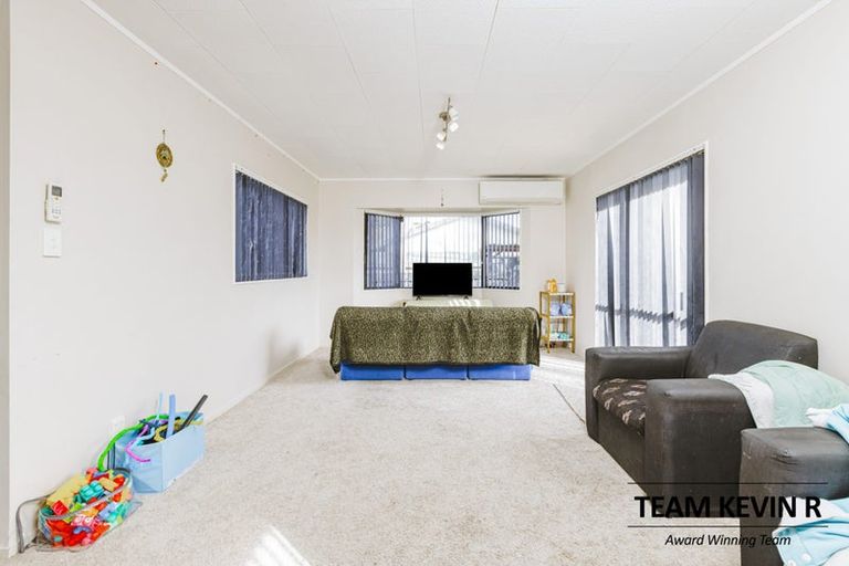 Photo of property in 1/8 Anglers Way, Wattle Downs, Auckland, 2102