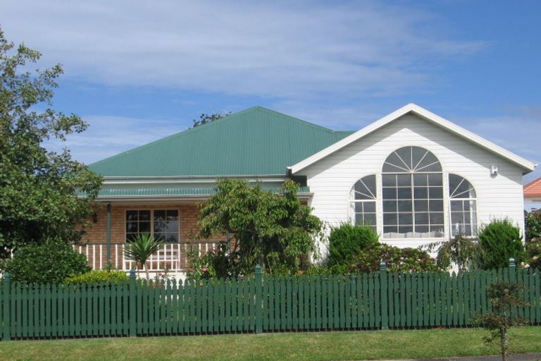 Photo of property in 11 Elcoat Avenue, Henderson, Auckland, 0612