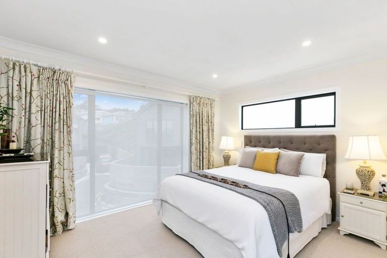 Photo of property in 15 Brindle Way, Newlands, Wellington, 6037