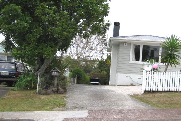 Photo of property in 1/7 Trinidad Road, Sunnynook, Auckland, 0620