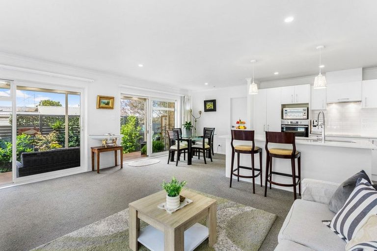 Photo of property in 10 Waitaha Close, Orewa, 0931