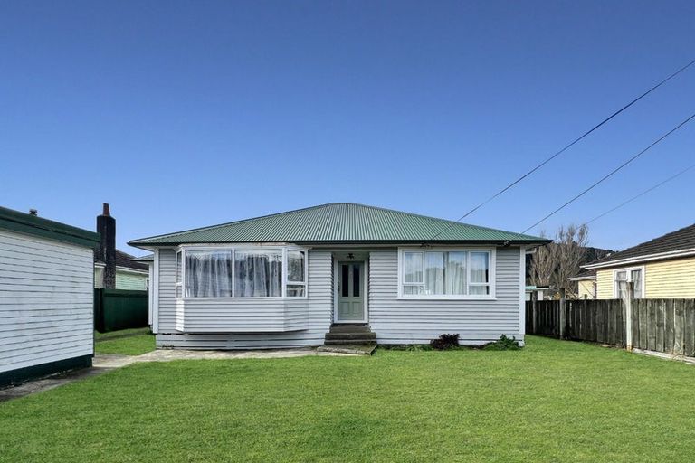 Photo of property in 64 Wellington Road, Wainuiomata, Lower Hutt, 5014