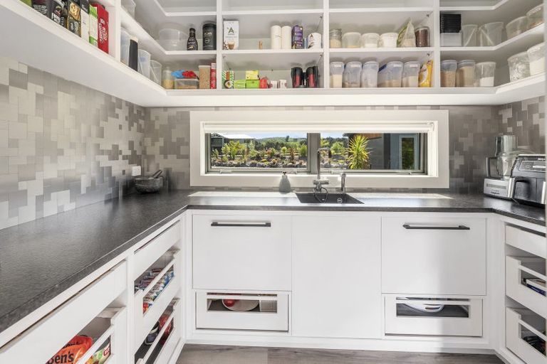 Photo of property in 20 Lancewood Way, Kinloch, Taupo, 3377