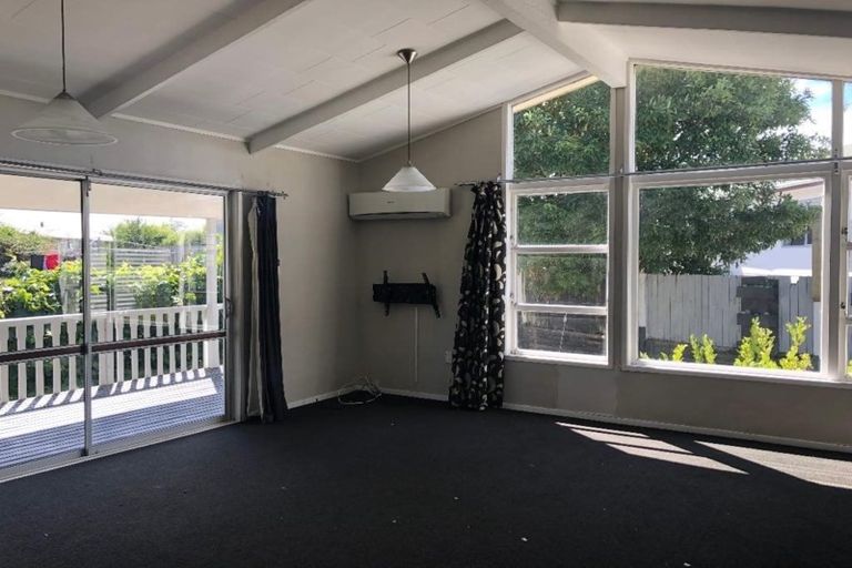 Photo of property in 28 Invergarry Road, Hilltop, Taupo, 3330