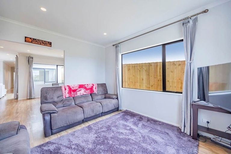 Photo of property in 26 Paihere Street, Huapai, Kumeu, 0810