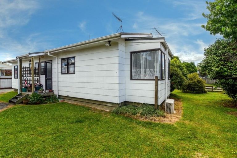 Photo of property in 38a Aquarius Drive, Kawaha Point, Rotorua, 3010