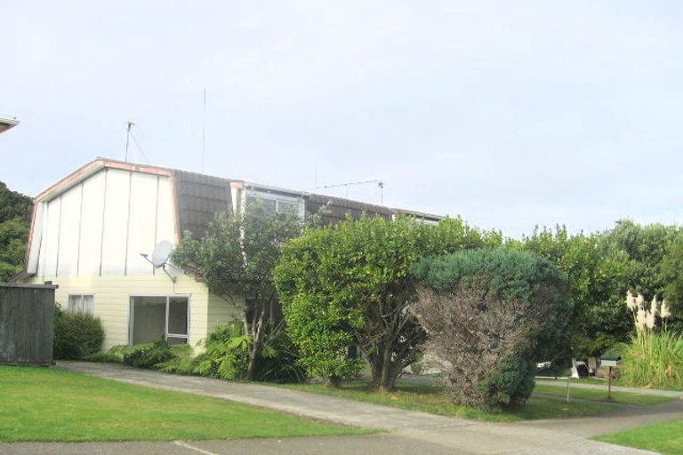 Photo of property in 2/200 Dowse Drive, Maungaraki, Lower Hutt, 5010