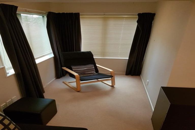 Photo of property in 14 Fulmar Way, Unsworth Heights, Auckland, 0632