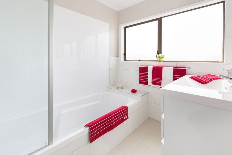 Photo of property in 97 Hyperion Drive, Randwick Park, Auckland, 2105