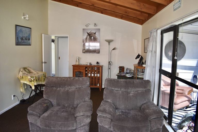 Photo of property in 28 Sarah Street, Waikawa Beach, Levin, 5573