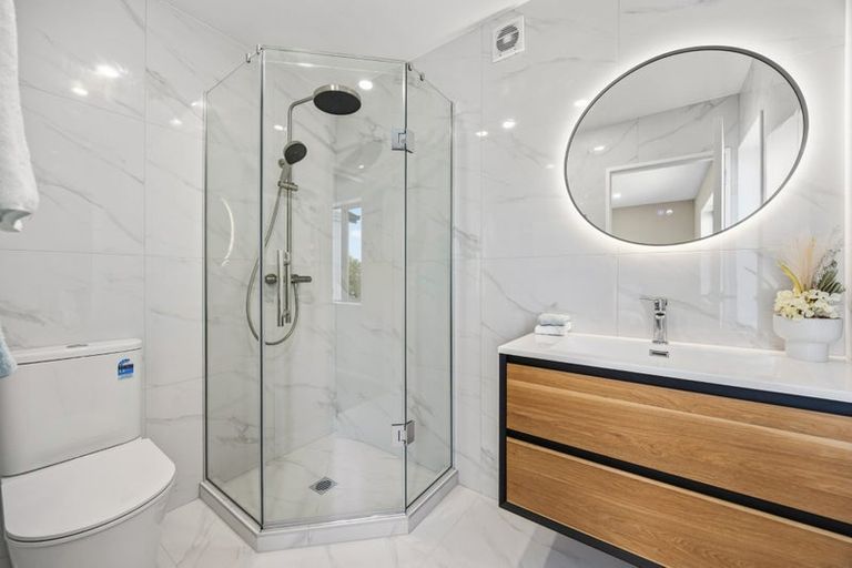 Photo of property in 60c Hutchinsons Road, Bucklands Beach, Auckland, 2014