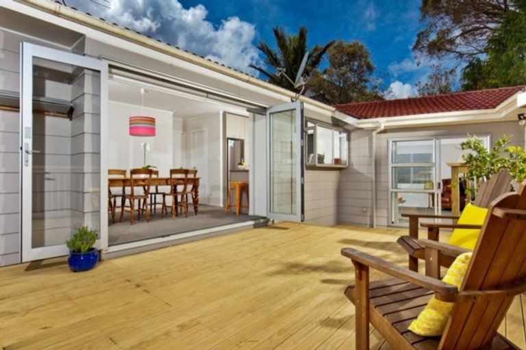 Photo of property in 19 Sunward Rise, Glenfield, Auckland, 0629