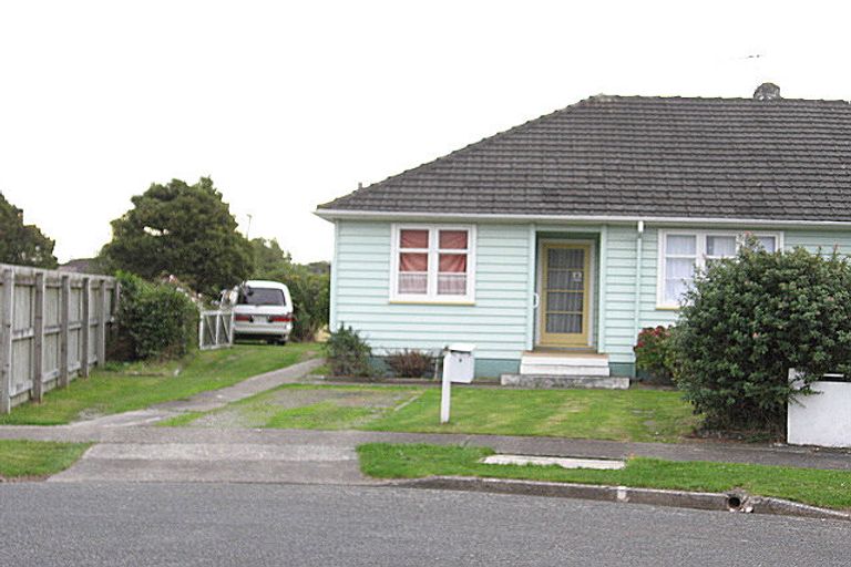 Photo of property in 8-9 Barton Grove, Naenae, Lower Hutt, 5011
