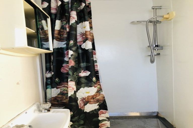 Photo of property in 2/47 Prince Regent Drive, Half Moon Bay, Auckland, 2012