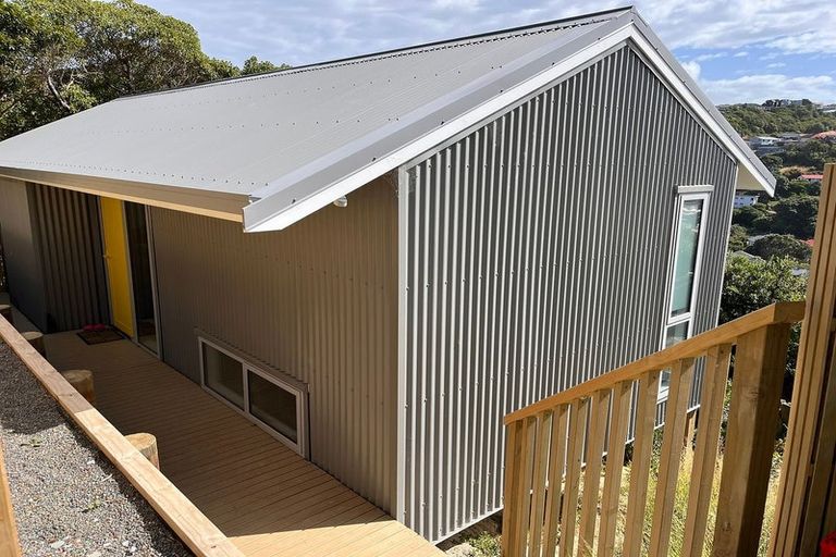 Photo of property in 39 Milne Terrace, Island Bay, Wellington, 6023