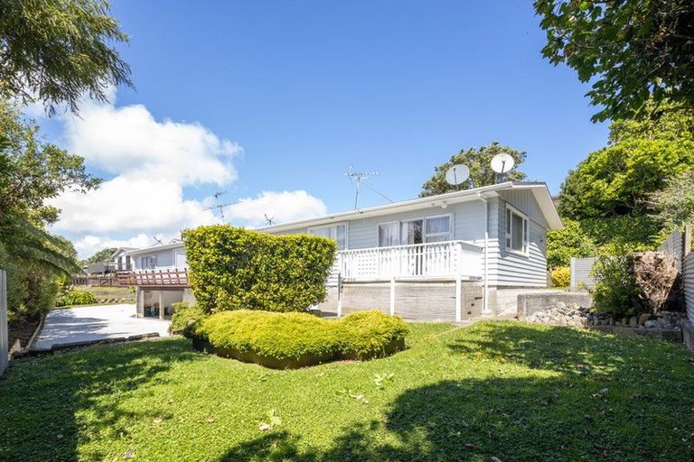 Photo of property in 14 Kahikatea Grove, Paparangi, Wellington, 6037